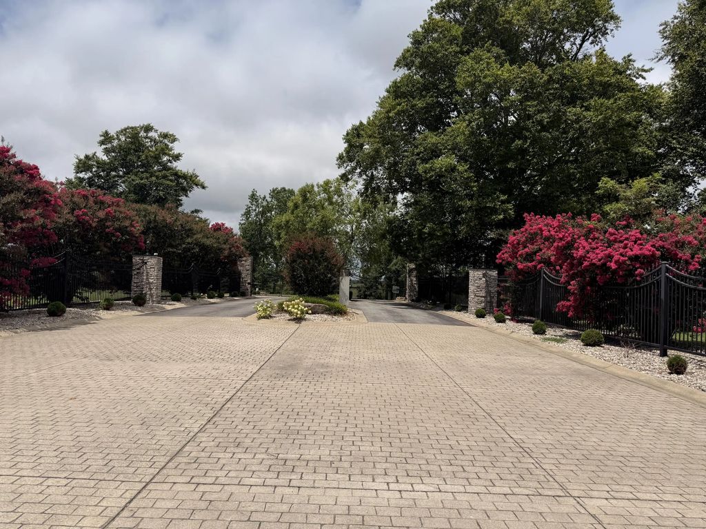128 Wedge  Way, Russell Springs