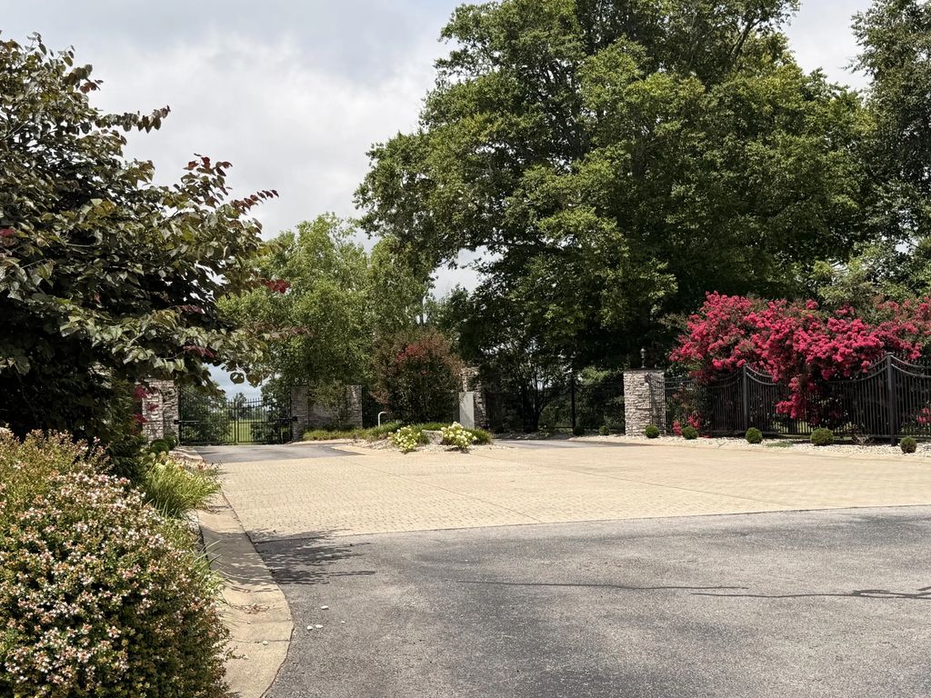 129 Wedge Way, Russell Springs