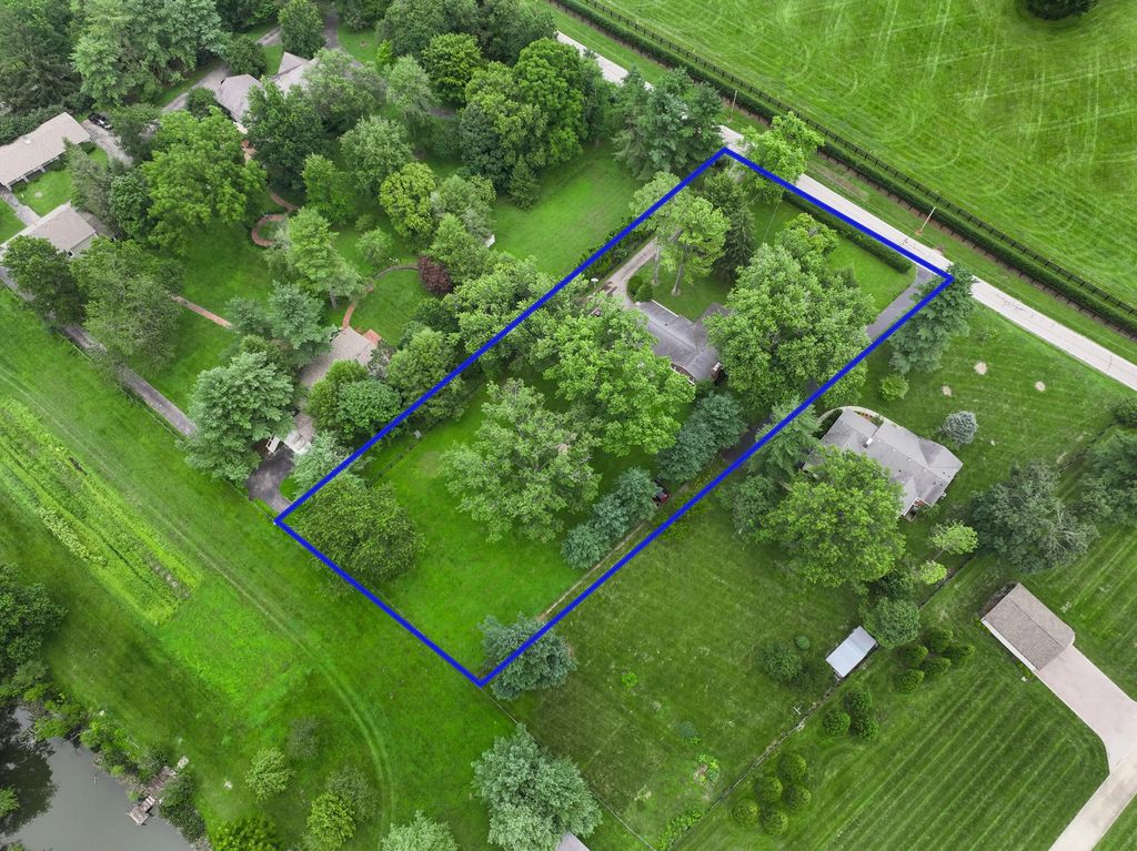 855 Walnut Hill Road, Lexington