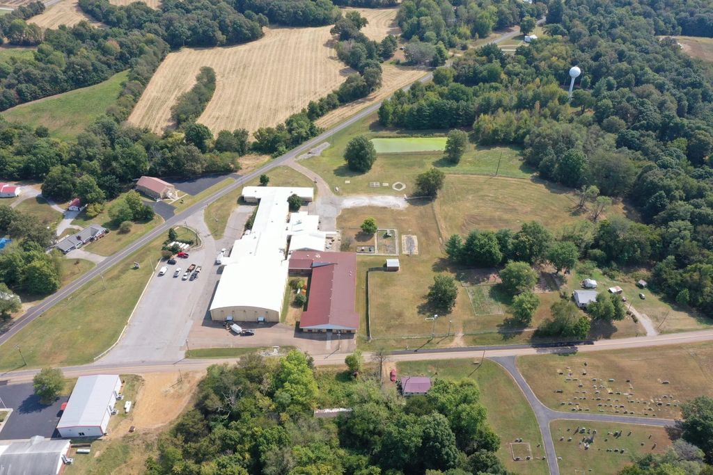 6775 Kentucky 440, Hickory