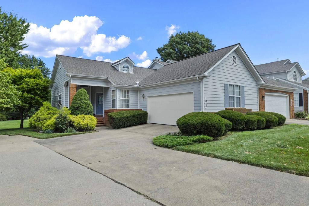 1044 Griffin Gate Drive, Lexington