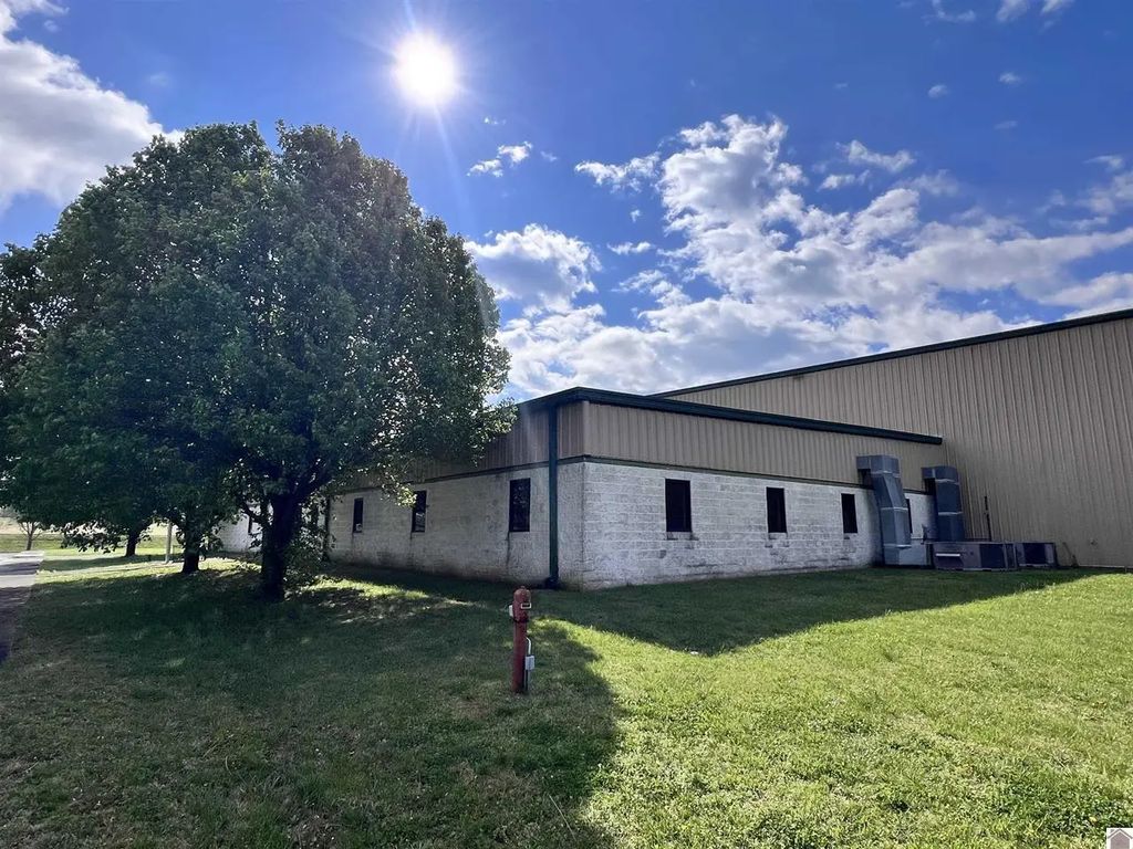 5326 Industrial Park Drive, Metropolis