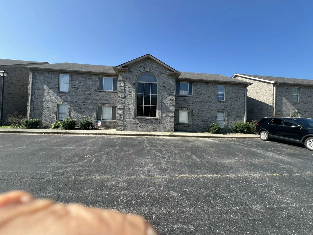 502-632 502-632 Nandino Cir Circle, Berea