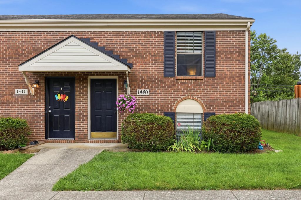 1440 Se Hartland Woods Way 1440, Lexington