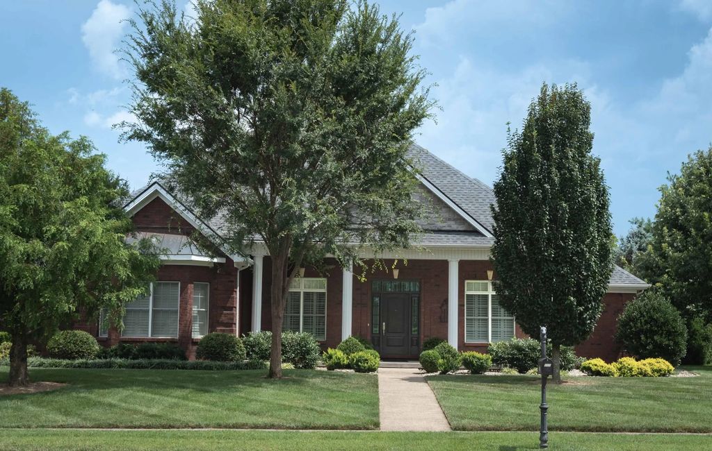 333 Foxtail Road, Versailles