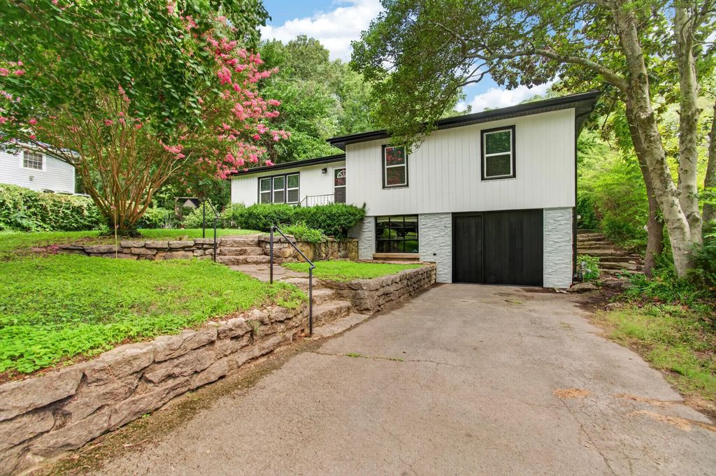 703 East Drive, Danville