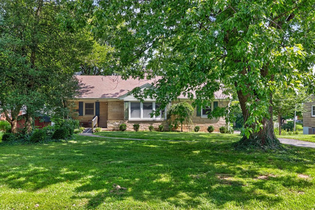 805 Sunset Drive, Danville