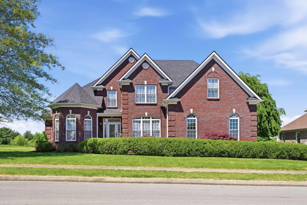 428 Houston Oaks Drive, Paris