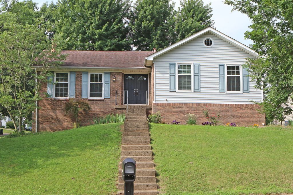 388 Cromwell Way, Lexington