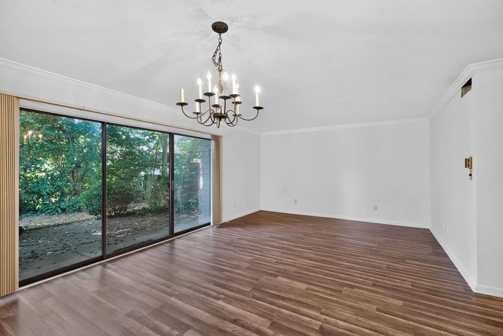 750 Shaker Drive 207, Lexington