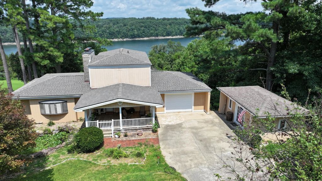 202 Peaceful Cove Lane, Monticello