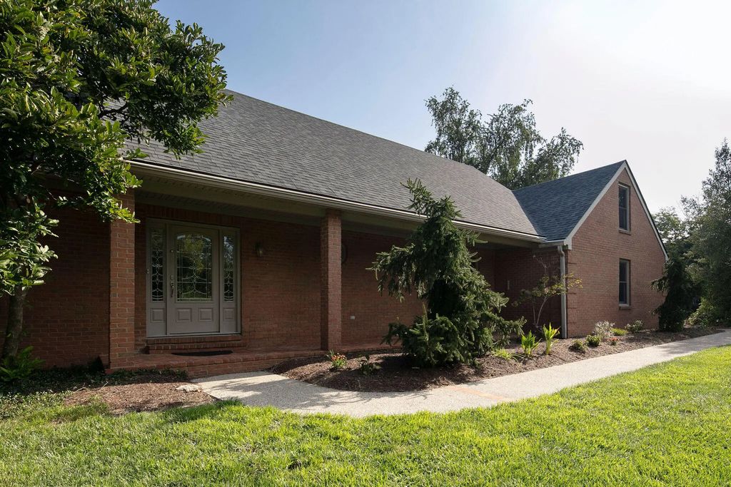 152 Treetop Court, Georgetown