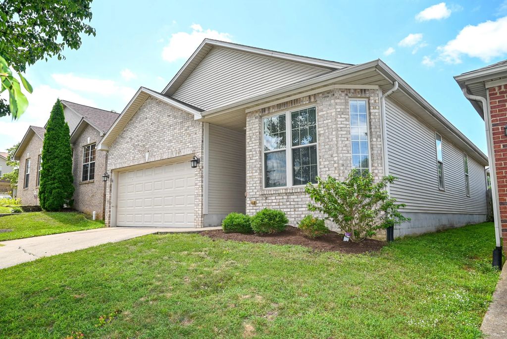 2604 Shannon Trace, Lexington