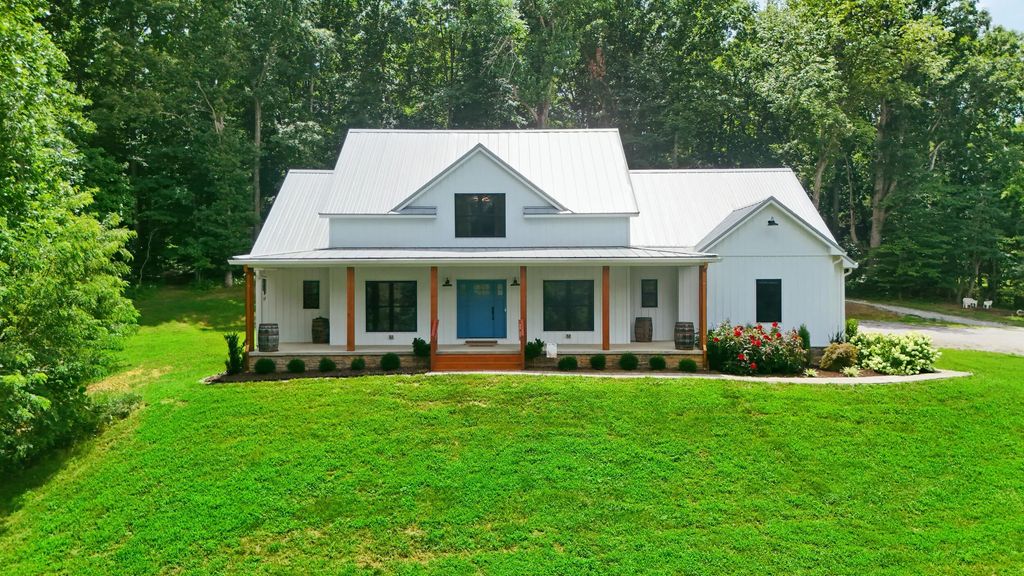 905 S Benson Road, Frankfort