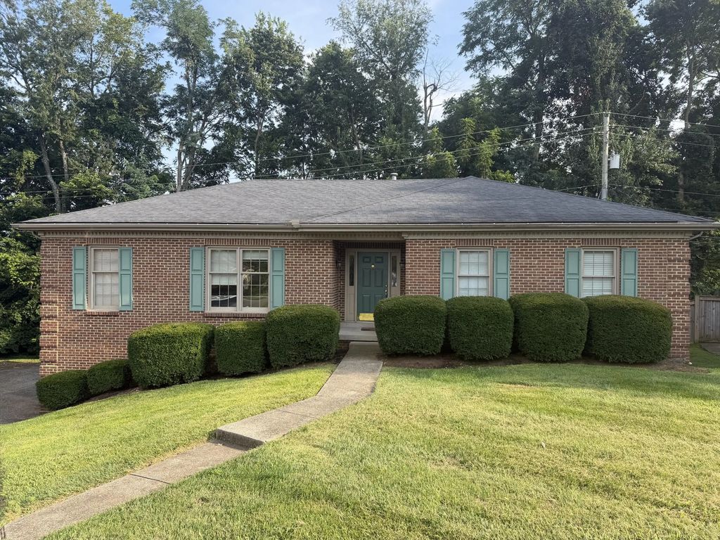1112 Pepperhill Circle, Lexington