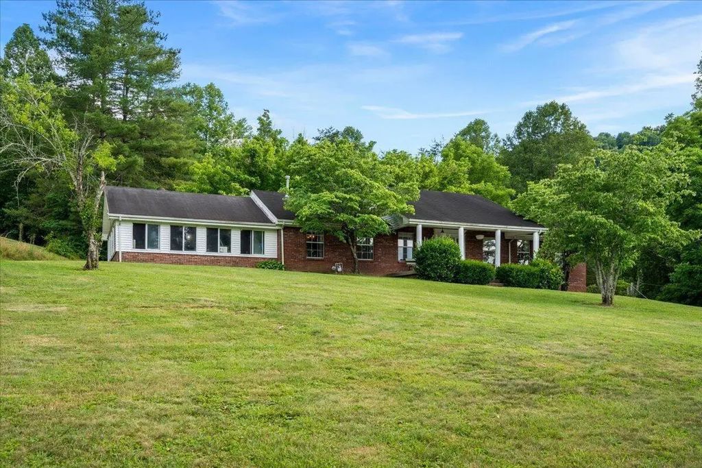 4475 Campton Road, Stanton