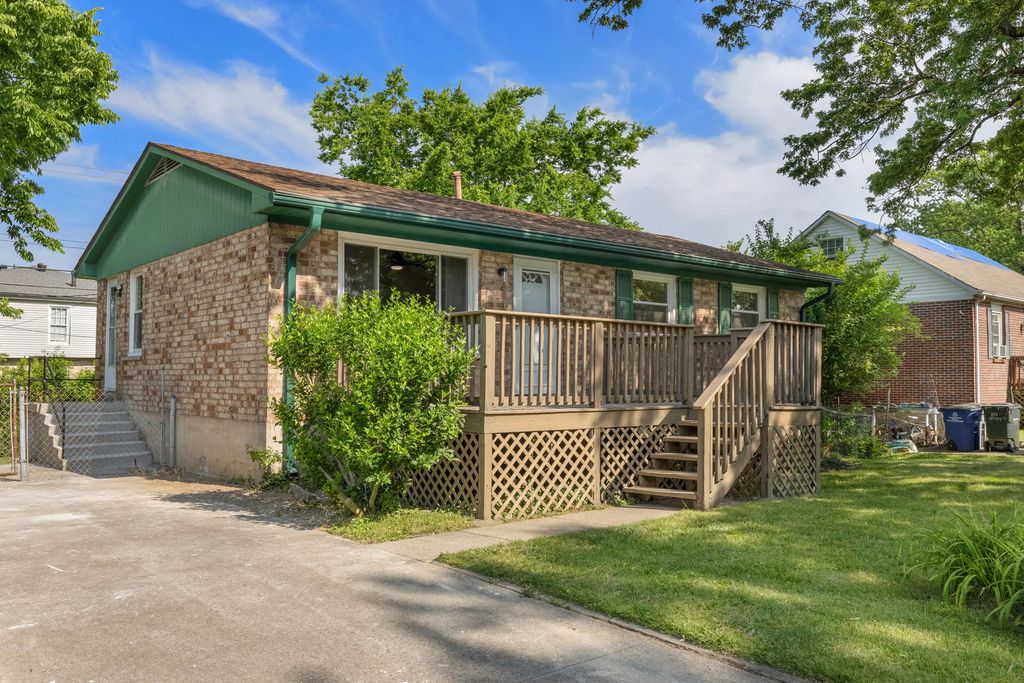 289 Mulberry  Court, Lexington