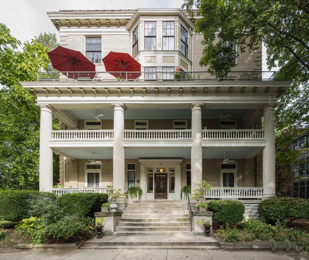 25 Hampton Court 7, Lexington
