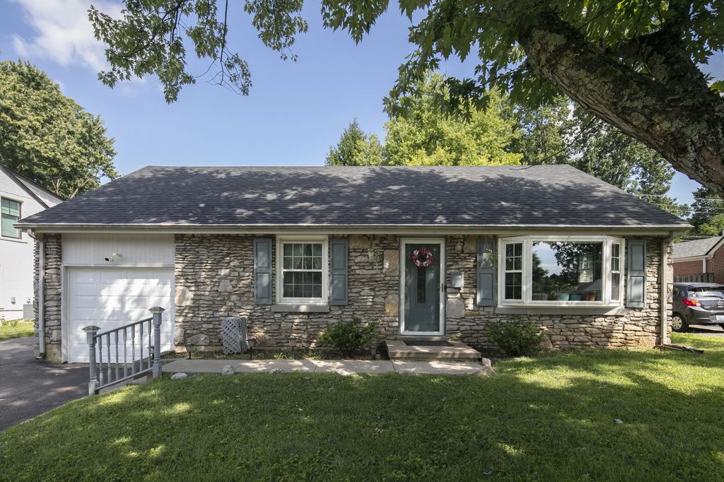 1754 Beacon Hill Road, Lexington