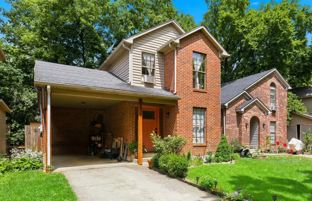 1438 Vintage Circle, Lexington