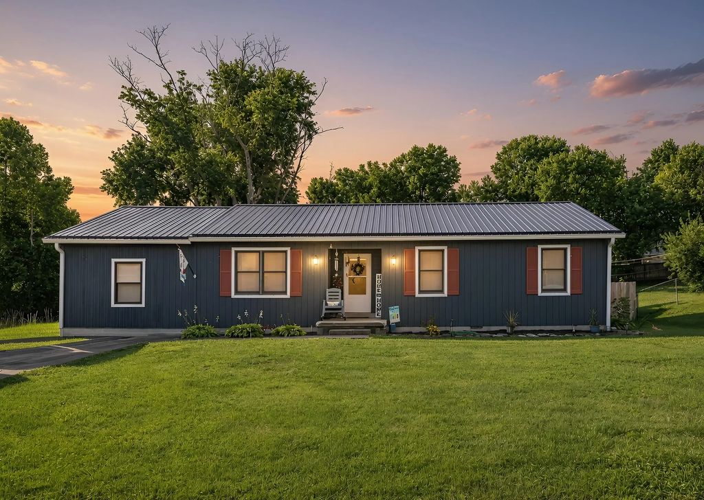 2217 Redbud Lane, Paris