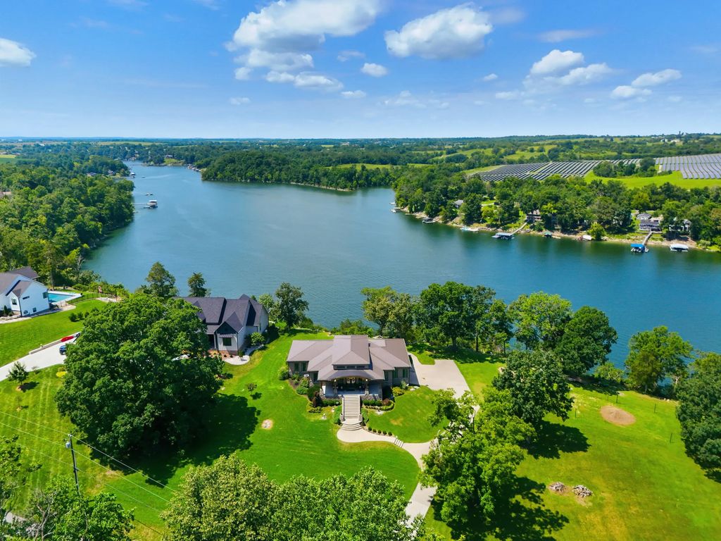 472 Hunter Drive, Lancaster