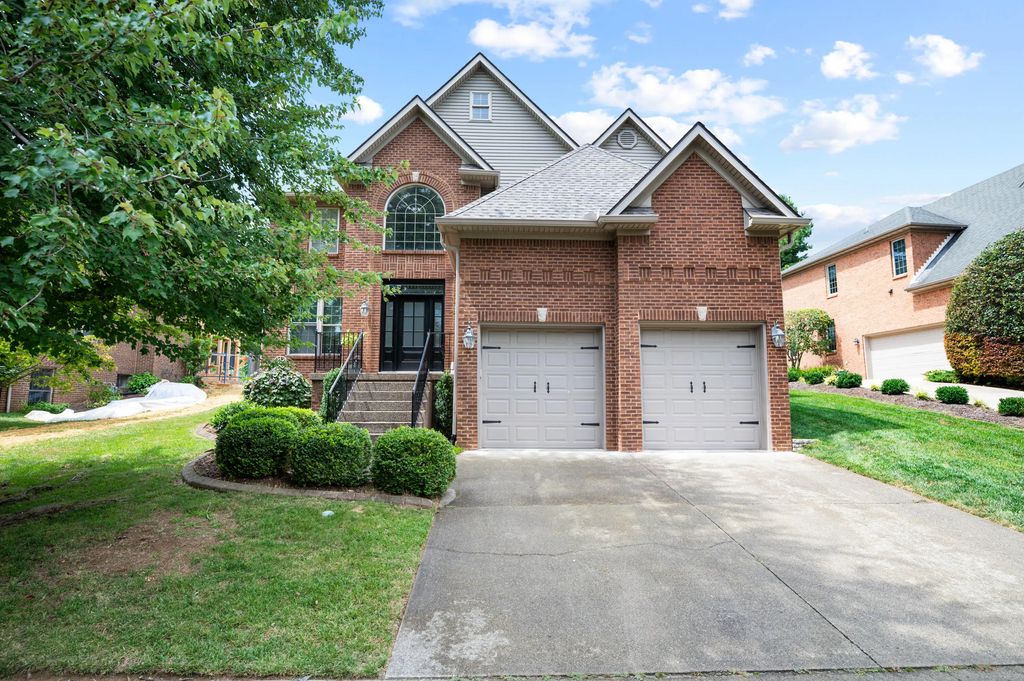2509 Sungale Court, Lexington