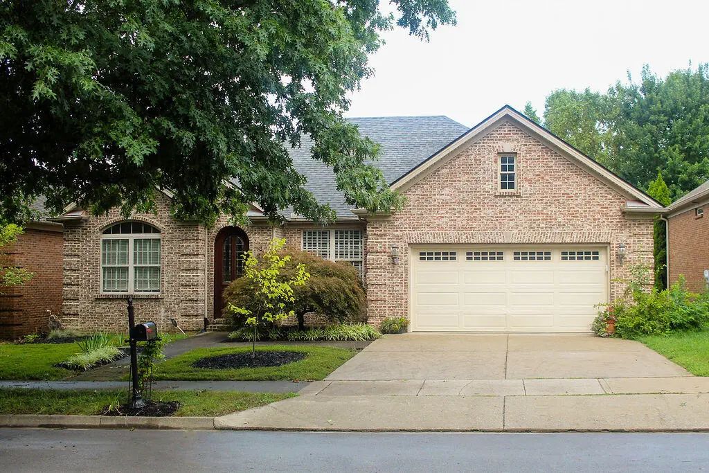 925 Village Green        Avenue, Lexington