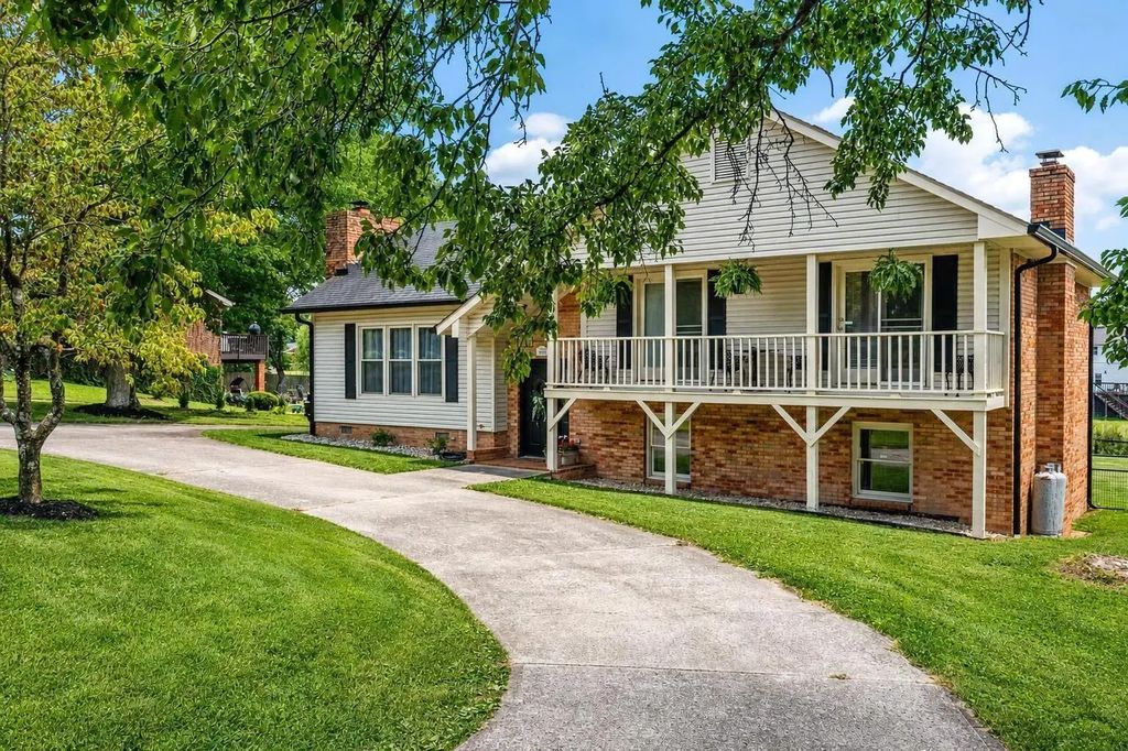 1032 Crestwood Heights, Paris