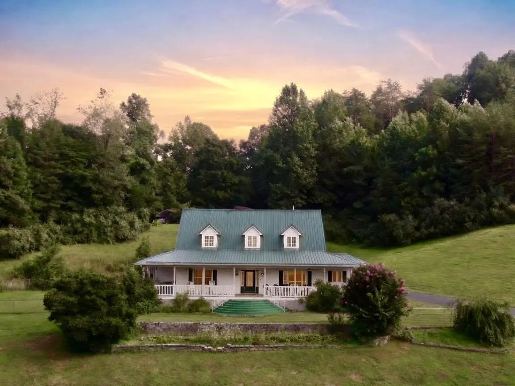 4213 State Highway 1344, Calvin