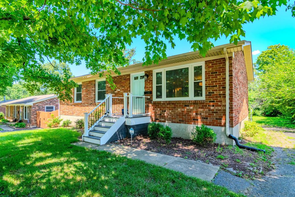 3668 King Arthur Drive, Lexington