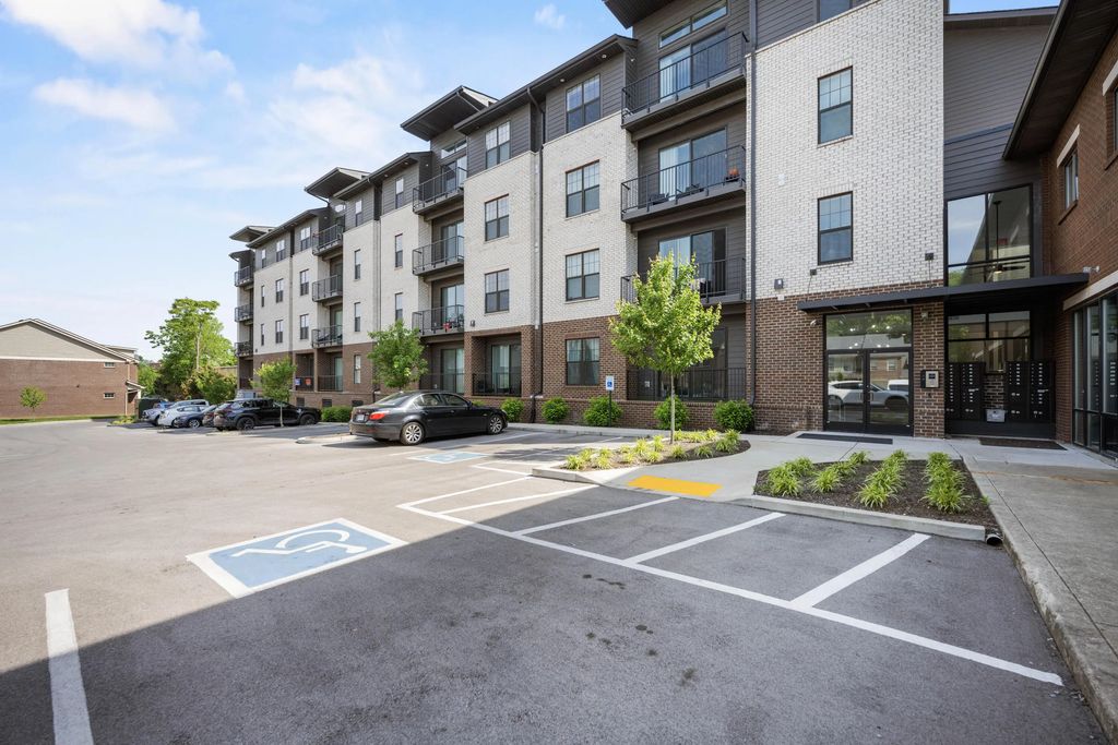 231 Walton Avenue 402, Lexington