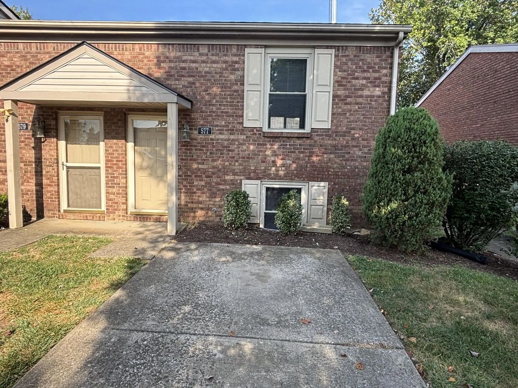 577 El Paseo Place, Lexington