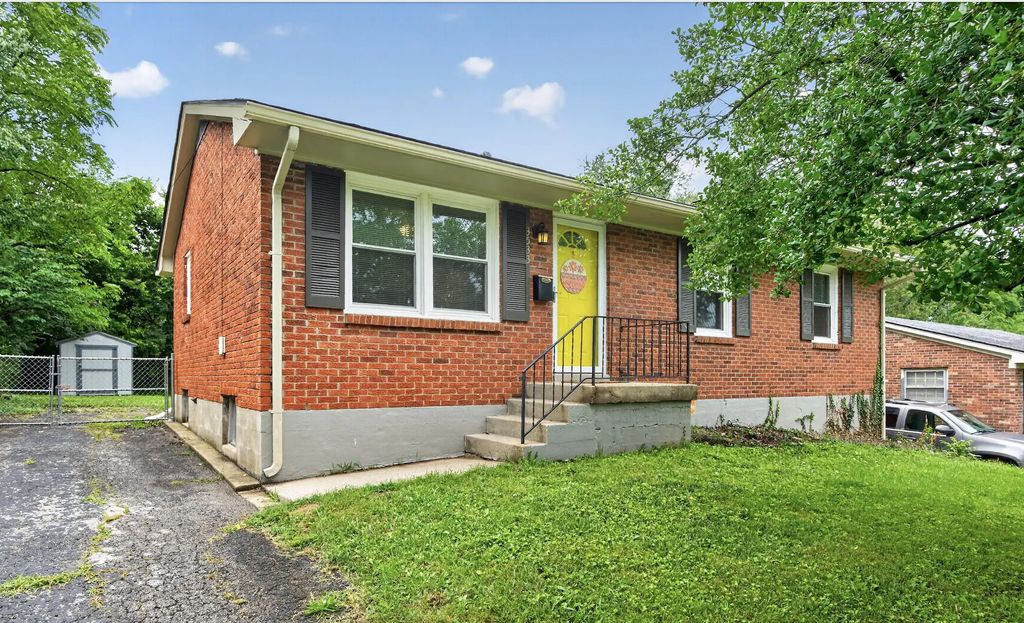 3533 King Arthur Drive, Lexington