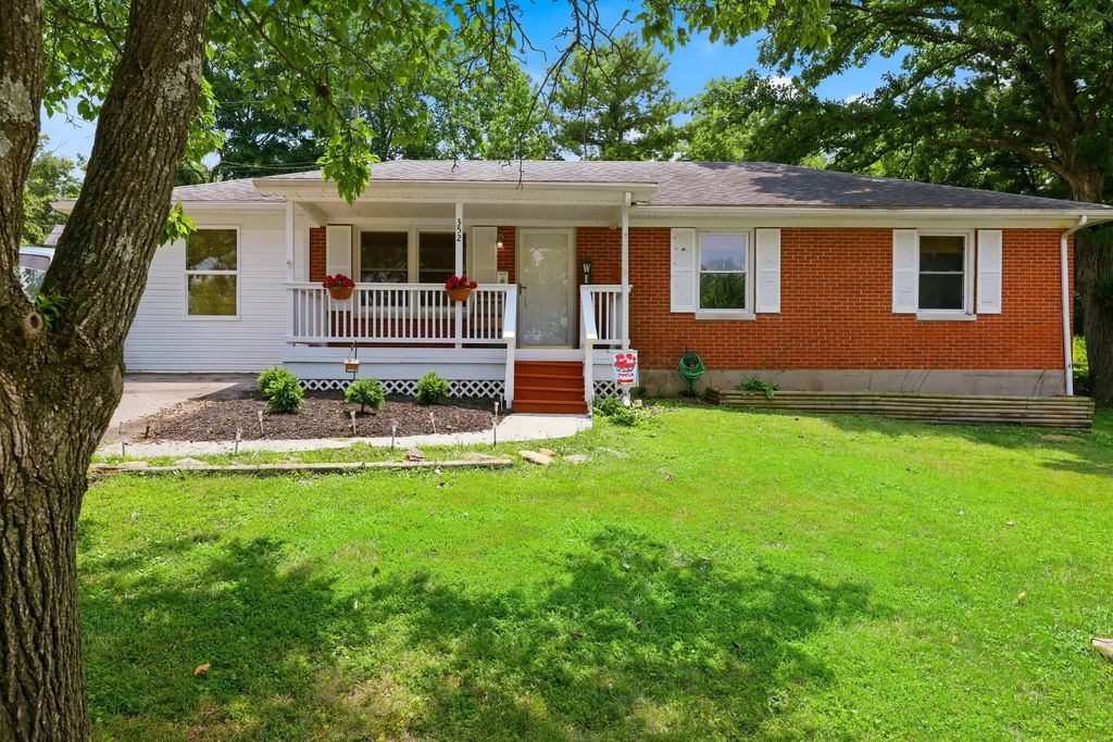 352 Ridgewood Drive, Versailles