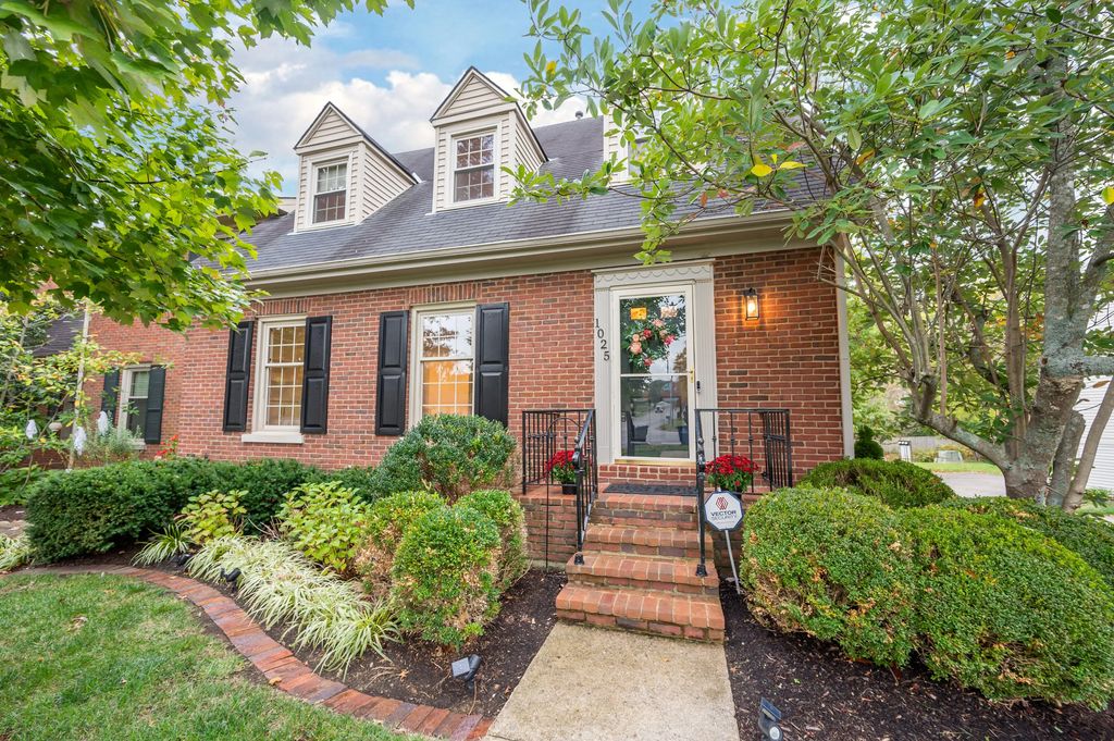 1025 Chinoe Road, Lexington