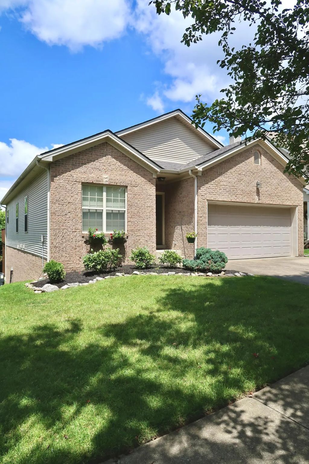 881 Lauderdale Drive, Lexington
