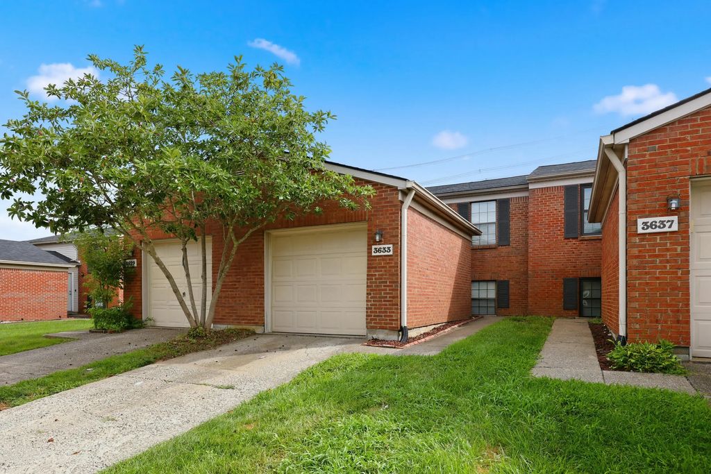3633 Squires Woods Way, Lexington