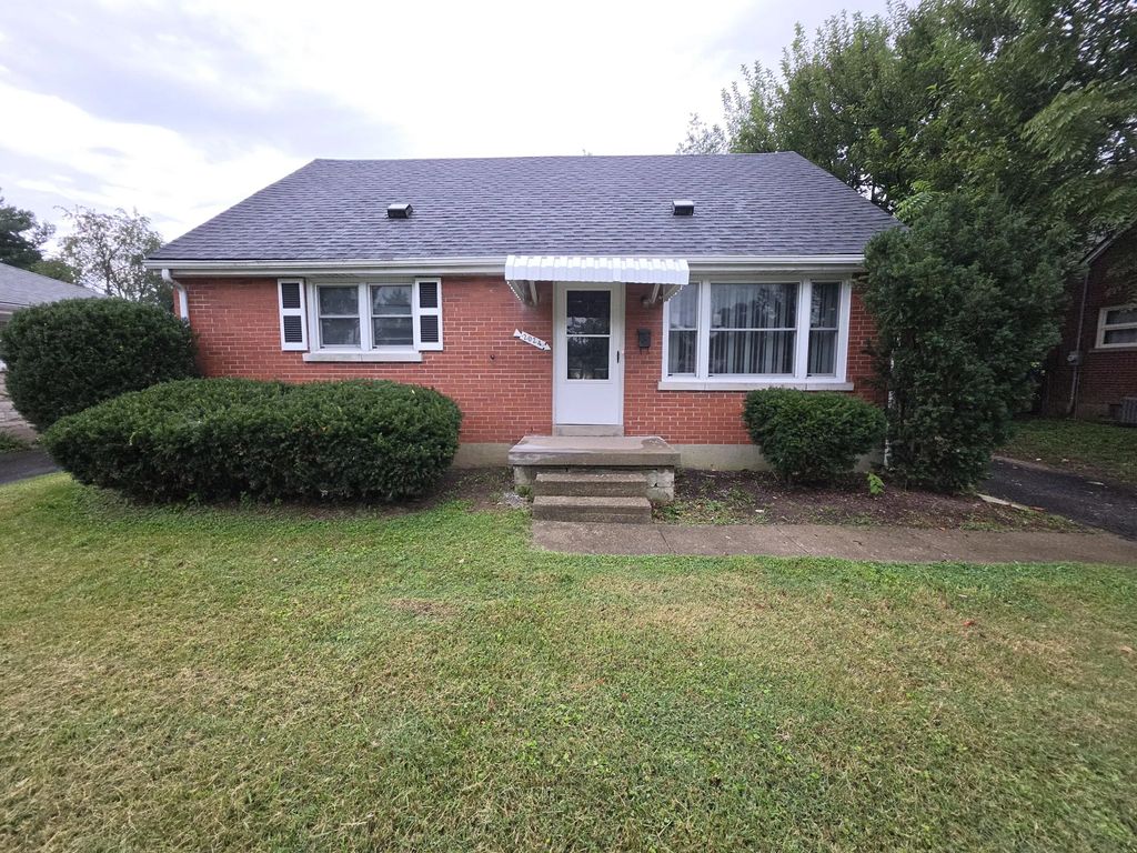 2024 Heather Way, Lexington