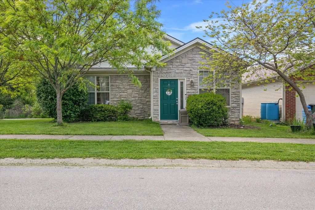 2537 Sun Seeker Court, Lexington