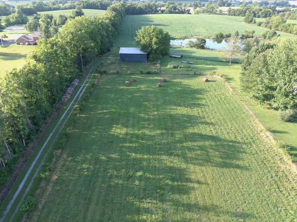 8061 Perryville Road, Danville