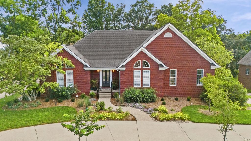 110 Bogie Lee Avenue, Frankfort