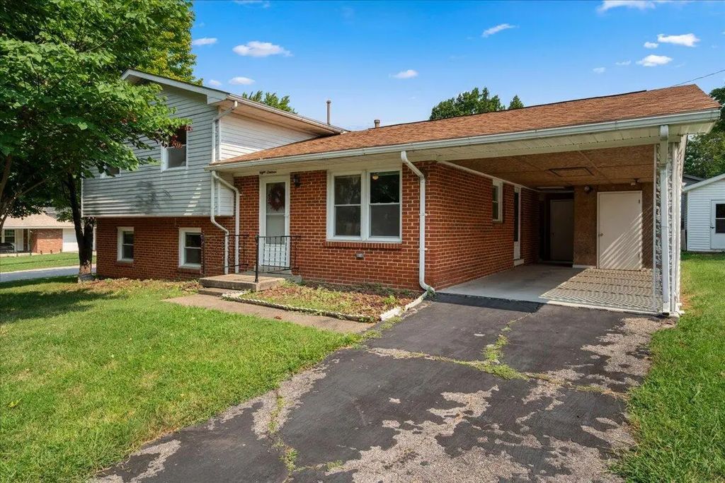 816 Nancy Street, Versailles