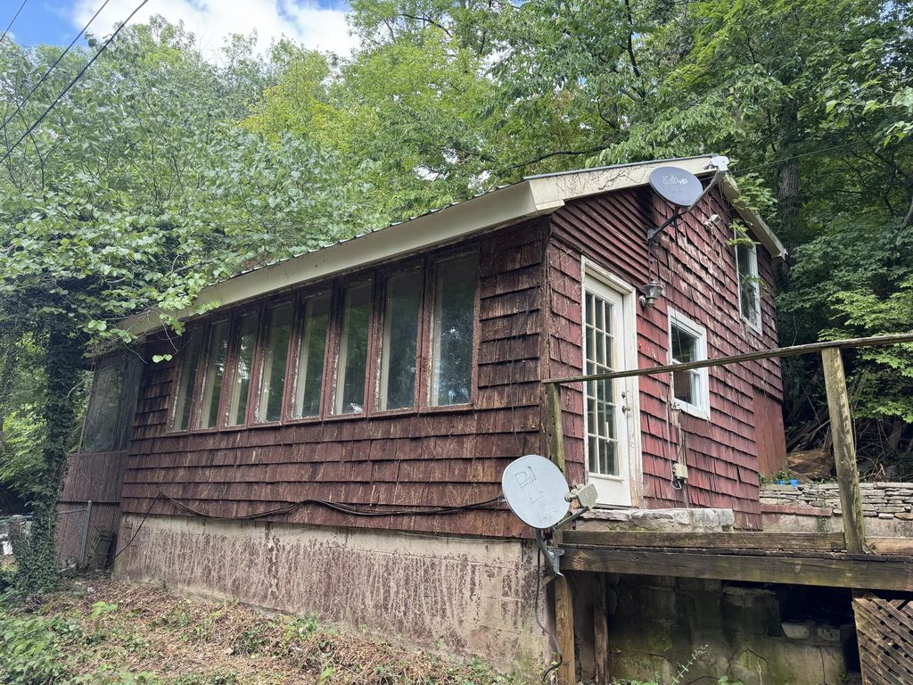 141 Coffee Springs Lane, Winchester