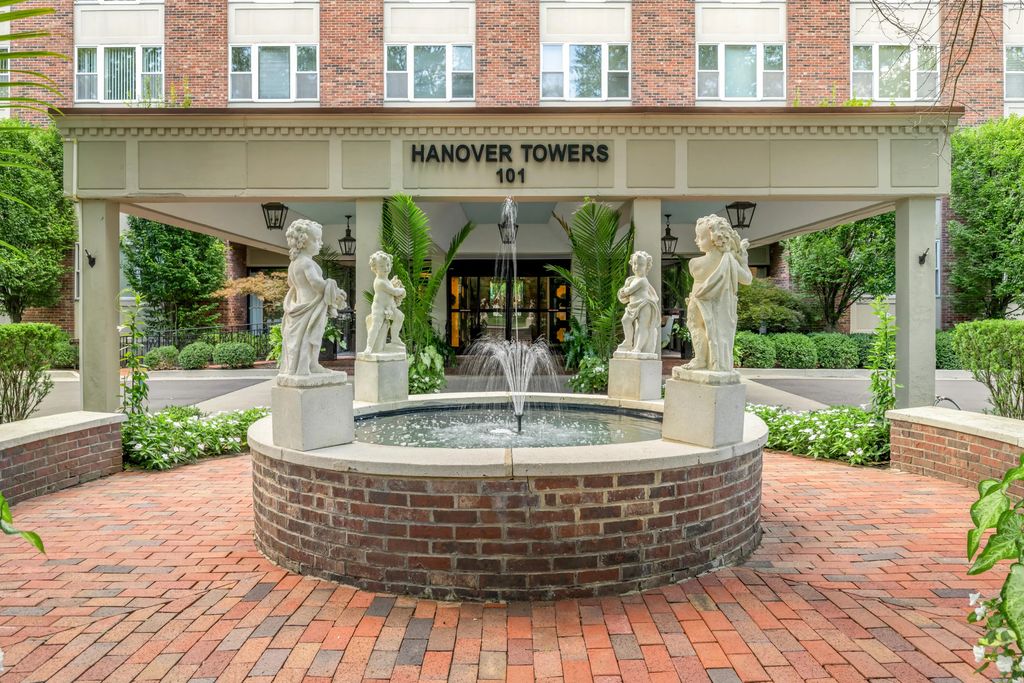 101 S Hanover Avenue 4d, Lexington