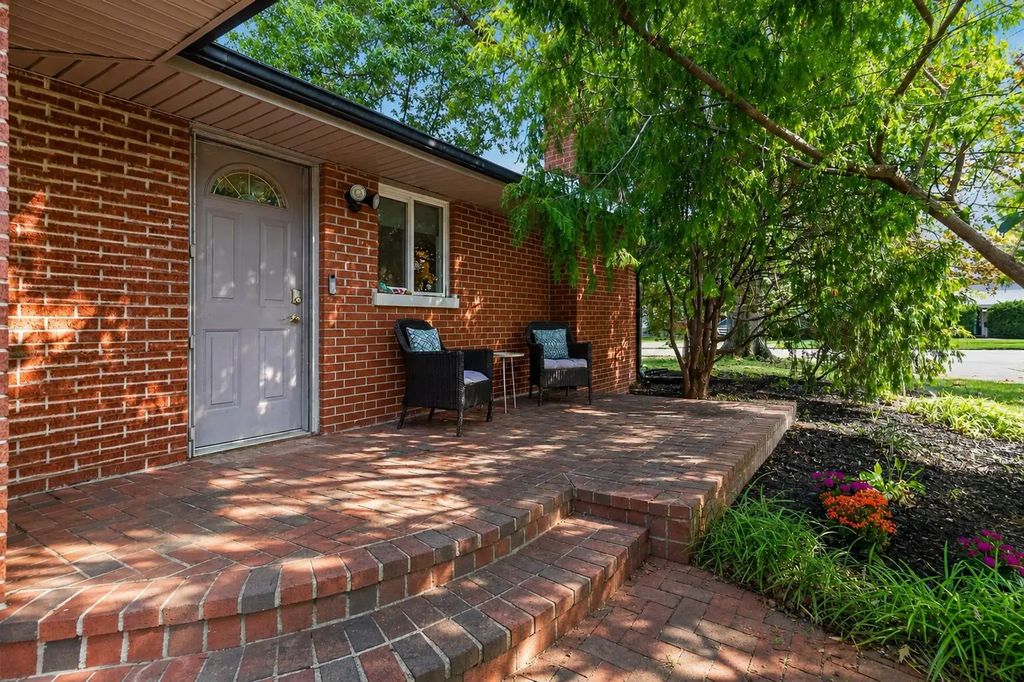 820 Celia Lane, Lexington