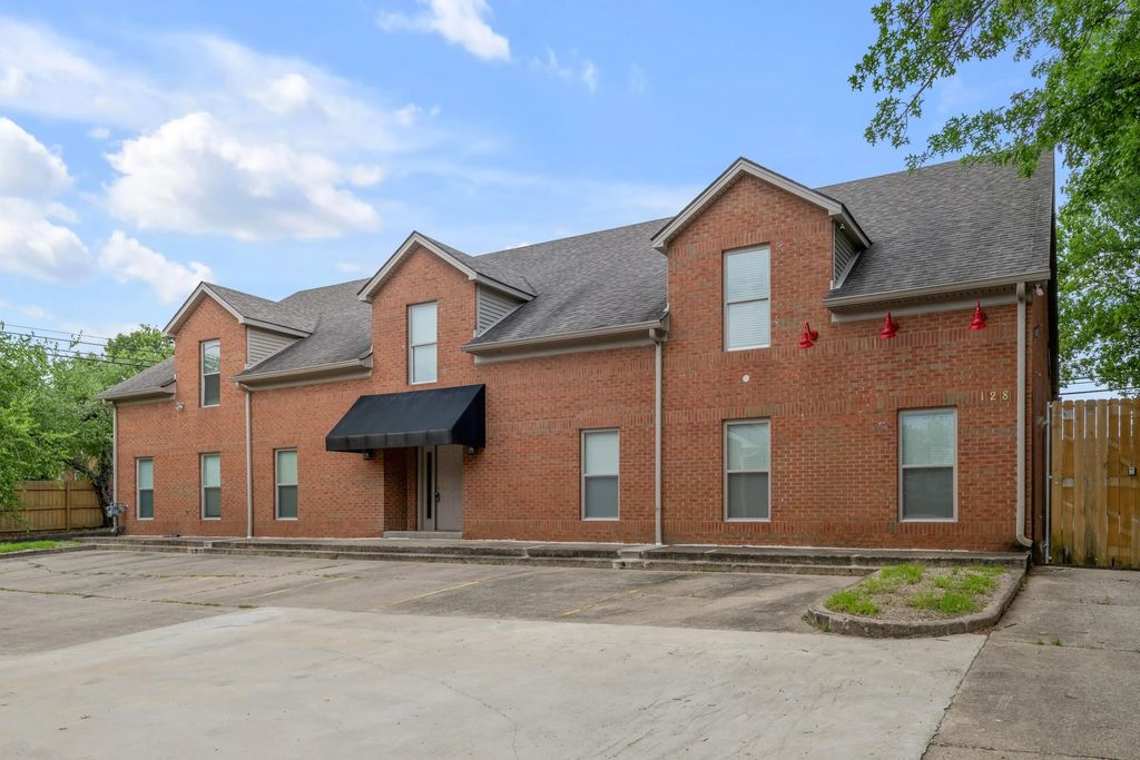 128 Dennis Drive, Lexington