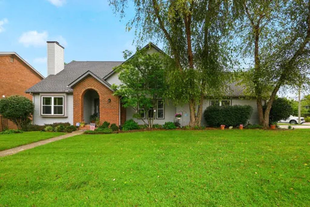 517 Stone Creek Drive, Lexington