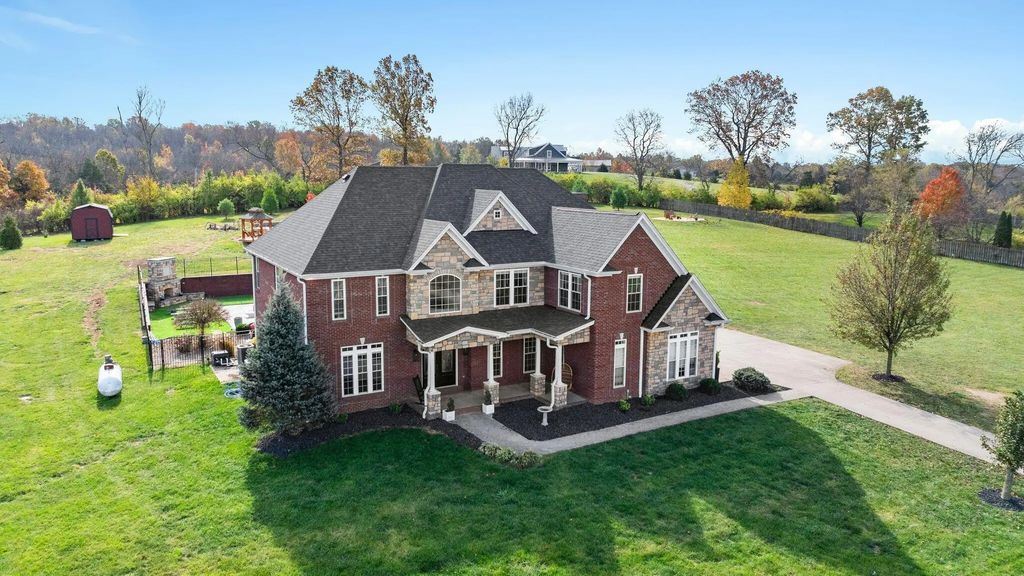 1022 Forest Hill Drive, Lawrenceburg