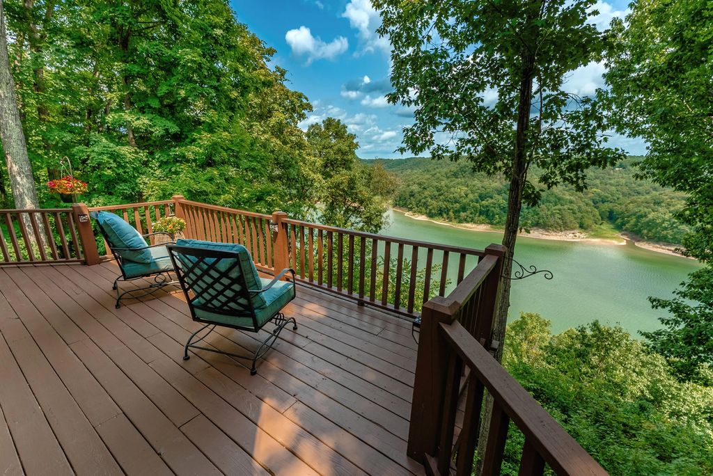 1355 Cliffside Drive, Russell Springs